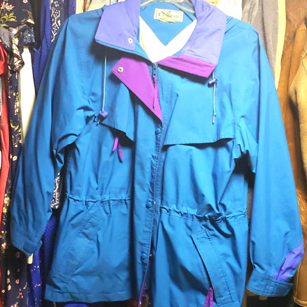 Rain jacket with hood